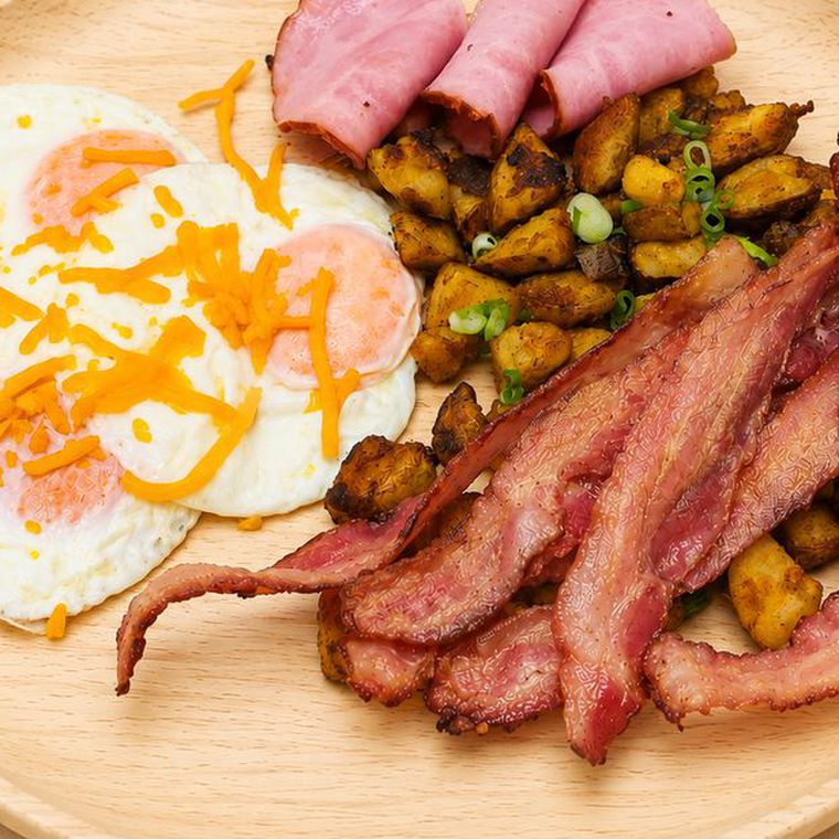 Two eggs with bacon, ham and homemade panfries